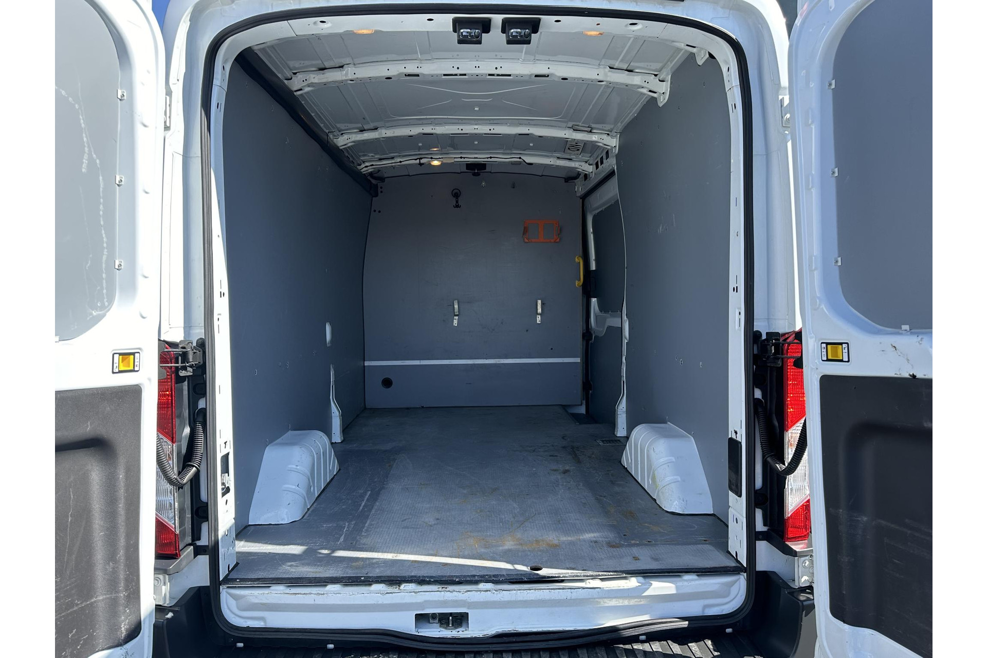 Ford Transit 350 2.0 TDCI L3H2*A/C*NAVI*HAAK*CRUISE*CAMERA*